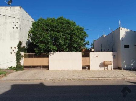 Casa-Térrea em Jardim Andreia