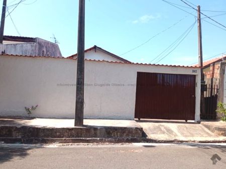 Casa-Térrea em Jardim Estrela Dalva II