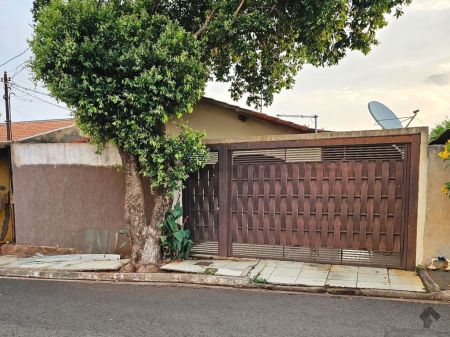 Casa-Térrea em Aero Rancho