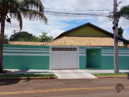 Casa-Térrea em Monte Castelo