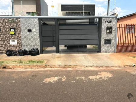 Casa-Térrea em Aero Rancho