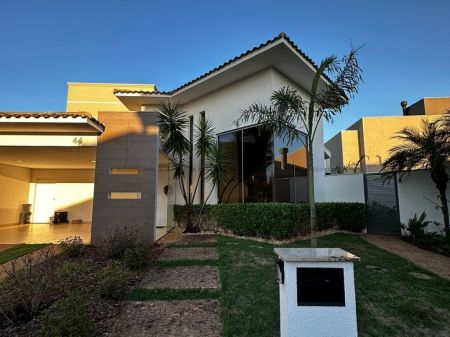 Casa-Térrea-Condomínio em Pq. Residencial Damha II