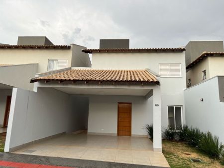 Casa-Térrea-Condomínio em Jardim Veraneio