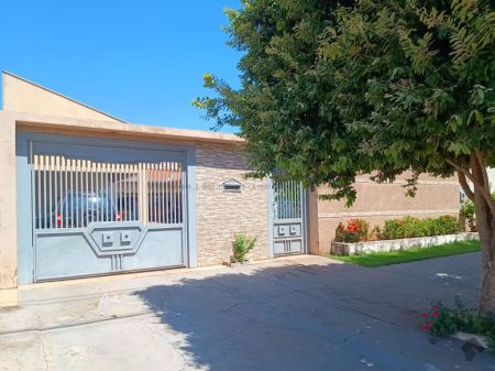 Casa-Térrea em Bosques das Araras