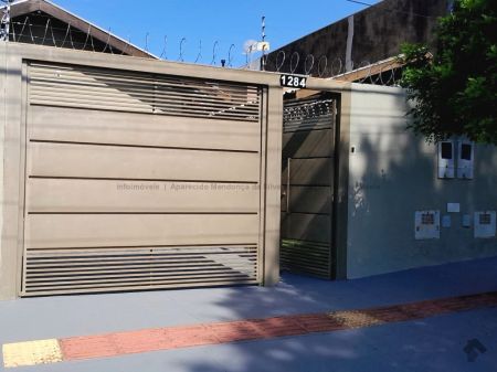 Casa-Térrea em Guanandi