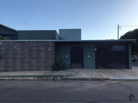 Casa-Térrea em Jardim Andréia