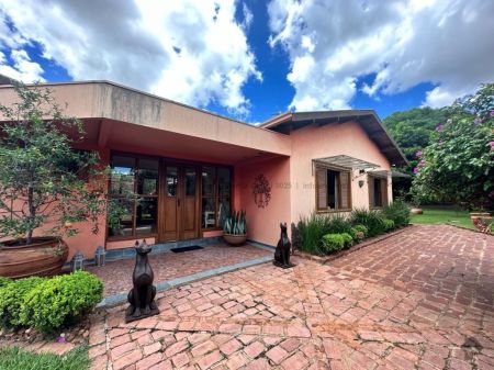 Casa-Térrea em Jardim Seminário