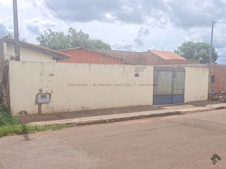 Casa-Térrea em Aero Rancho