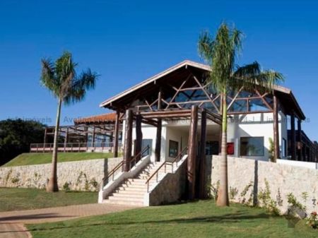 Terreno-Condomínio em Terras do Golfe