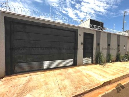 Casa-Térrea em Vila Oliveira
