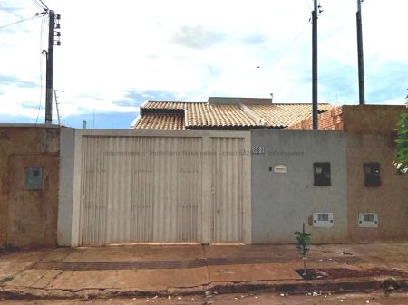 Casa-Térrea em Aero Rancho