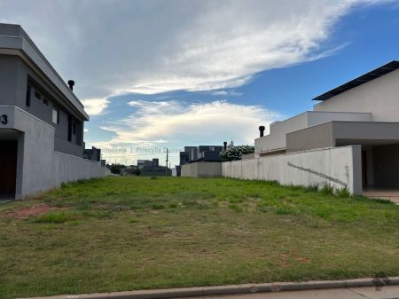 Terreno-Condomínio em Residencial Alphaville II