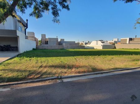 Terreno-Condomínio em Residencial Alphaville II