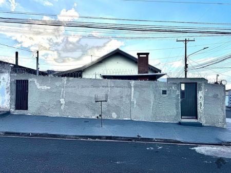 Casa-Térrea em Jardim Estrela Dalva I