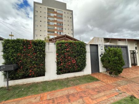 Casa-Térrea em Jardim dos Estados