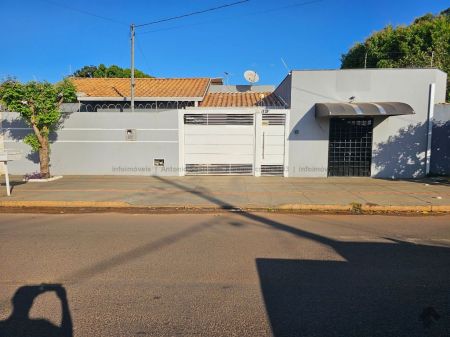 Casa Comercial em Jardim São Conrado
