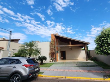 Casa-Térrea-Condomínio em Estrela do Sul