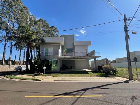 Sobrado-Condomínio em Pq. Residencial Damha III