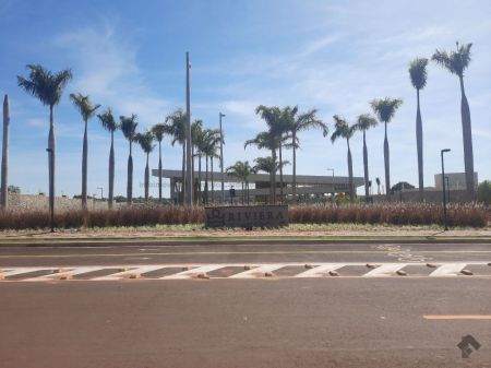 Terreno-Condomínio em Jardim Veraneio