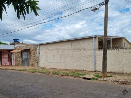Casa Comercial em Residencial Ana Maria do Couto