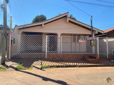 Casa-Térrea em Campo Alegre