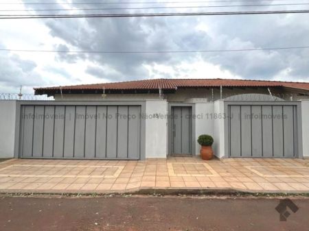 Casa-Térrea em Itanhangá Park
