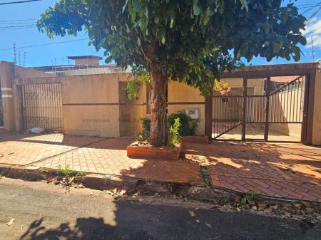 Casa-Térrea em Vila Planalto