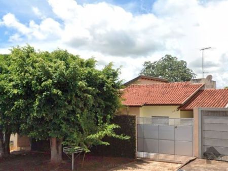 Casa-Térrea em Jardim das Acácias