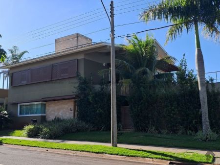 Sobrado-Condomínio em Pq. Residencial Damha II