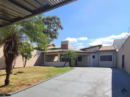 Casa-Térrea em Jardim Mansur