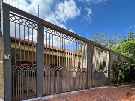 Casa-Térrea em Cruzeiro