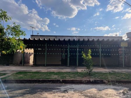 Casa-Térrea em Vila Duque de Caxias