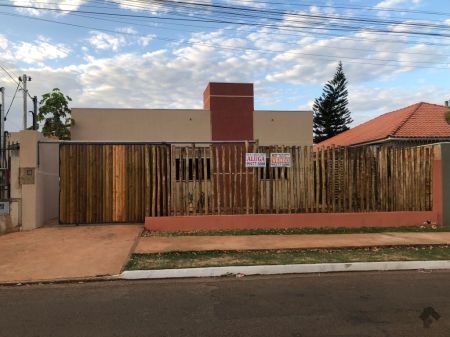 Casa-Térrea em Jardim Tarumã