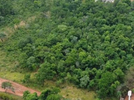 Terreno em Jardim Veraneio