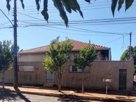 Casa-Térrea em Vila Sobrinho