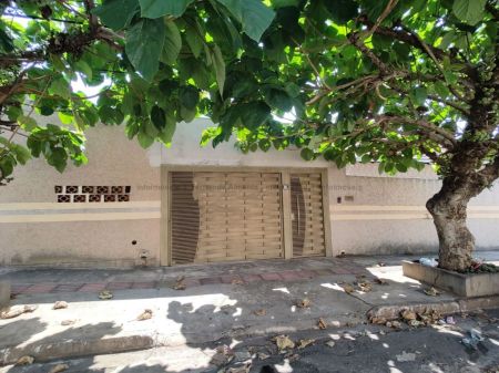 Casa-Térrea em Taquarussú