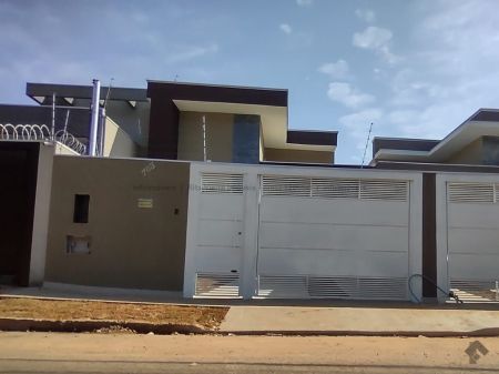 Casa-Térrea em Rita Vieira