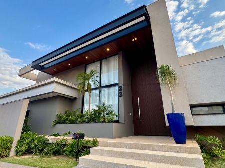 Sobrado-Condomínio em Residencial Delfos