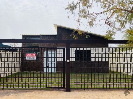 Casa-Térrea em Tarumã Hipica Park
