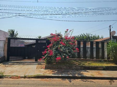 Casa-Térrea em Jardim Montevidéu