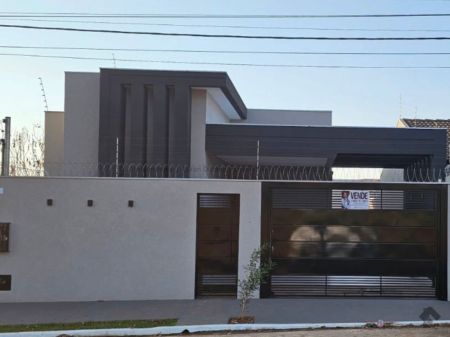 Casa-Térrea em Monte Castelo