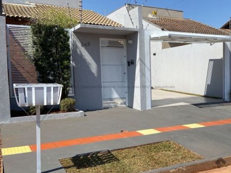 Casa-Térrea em Parque Rita Vieira