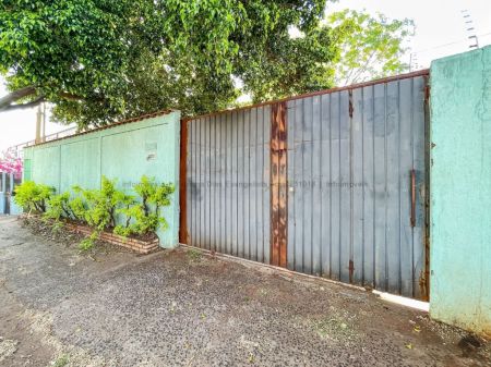 Casa-Térrea em Monte Castelo