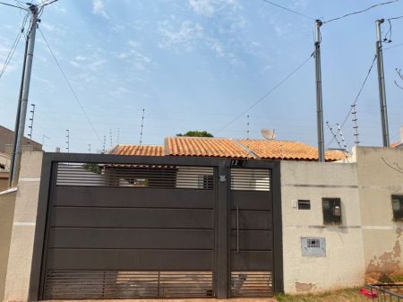 Casa-Térrea em Jardim Columbia