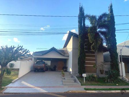 Casa-Térrea-Condomínio em Villas Park Residence