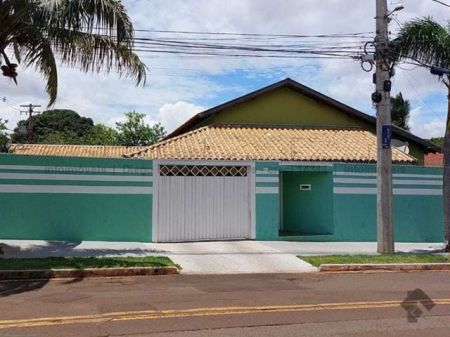 Casa-Térrea em Monte Castelo