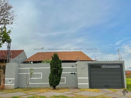 Casa-Térrea em Jardim Monumento
