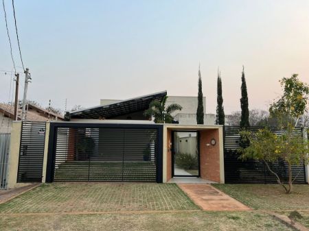 Casa-Térrea em Vila Donária