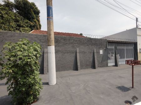 Casa-Térrea em Jardim Jacy