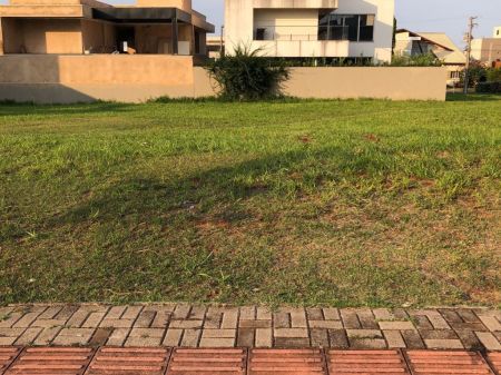 Terreno-Condomínio em Residencial Alphaville